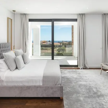 Carvoeiro Sleeps 12 With Pool Air Con And Wifi Villa