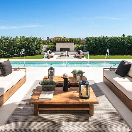 Carvoeiro Sleeps 12 With Pool Air Con And Wifi ヴィラ *