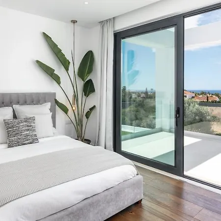Carvoeiro Sleeps 12 With Pool Air Con And Wifi カルヴォエイロ
