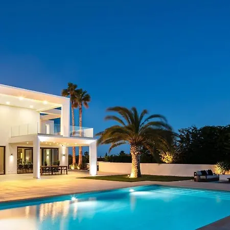Carvoeiro Sleeps 12 With Pool Air Con And Wifi * カルヴォエイロ